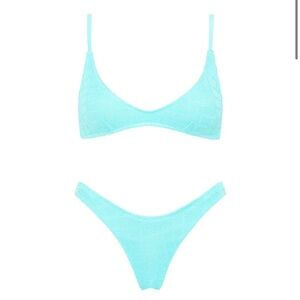 Triangl “Maia Teal” Bikini Set
Top- XL
Bottoms- Cheeky Medium